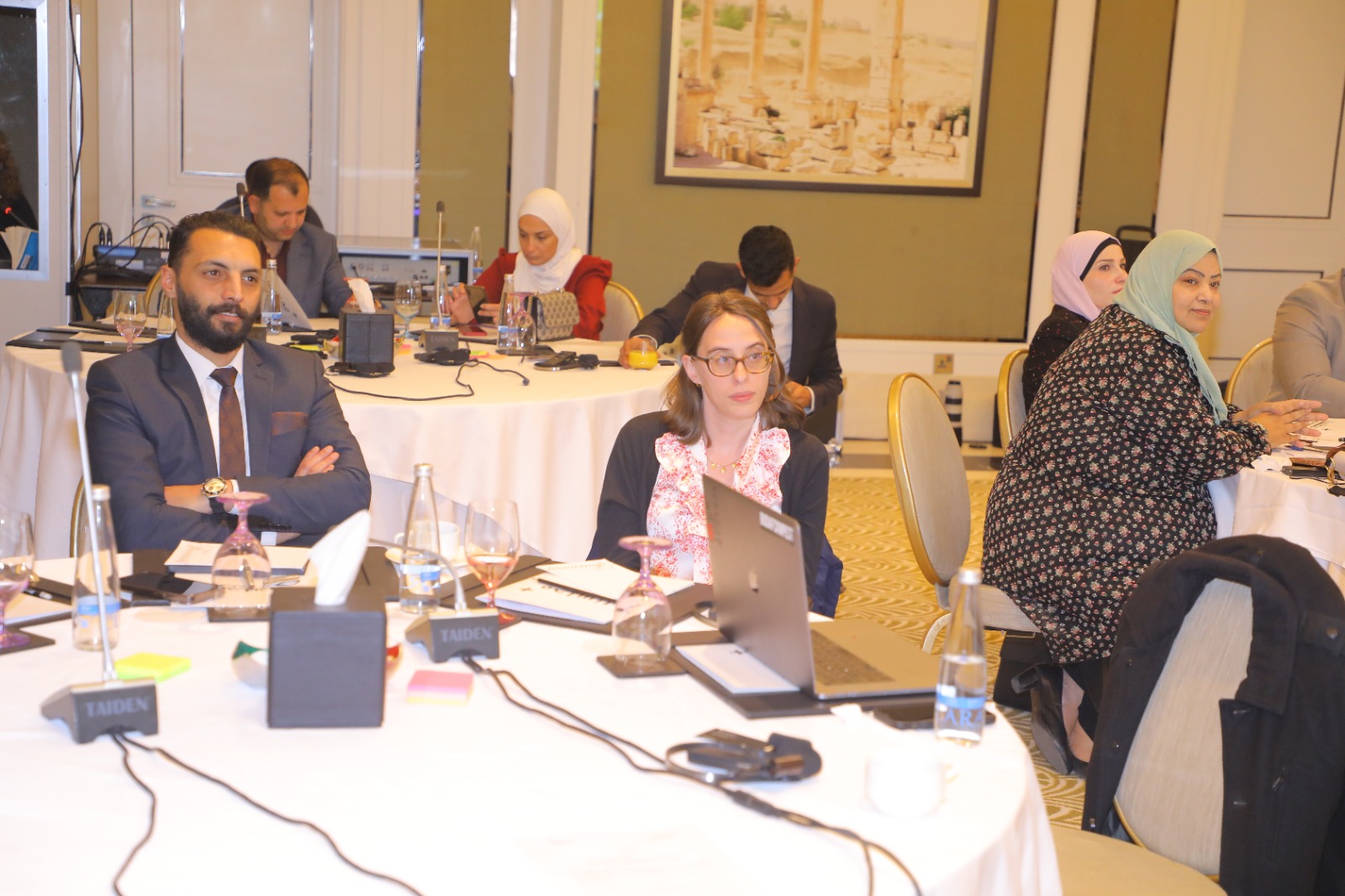 Madar Al-Saa Images 0.7167798024762537