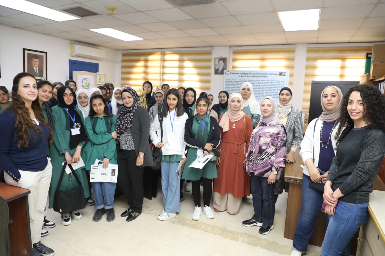 Madar Al-Saa Images 0.4270748459414264