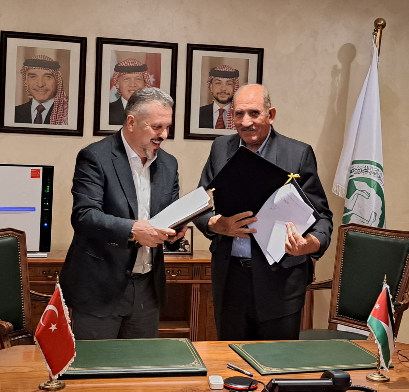 Madar Al-Saa Images 0.6635947581882635