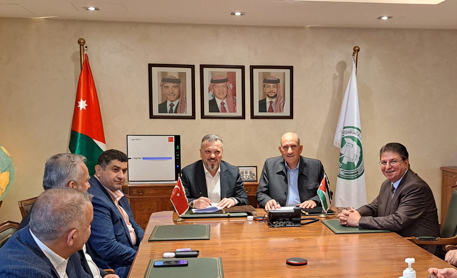 Madar Al-Saa Images 0.9402428947269155