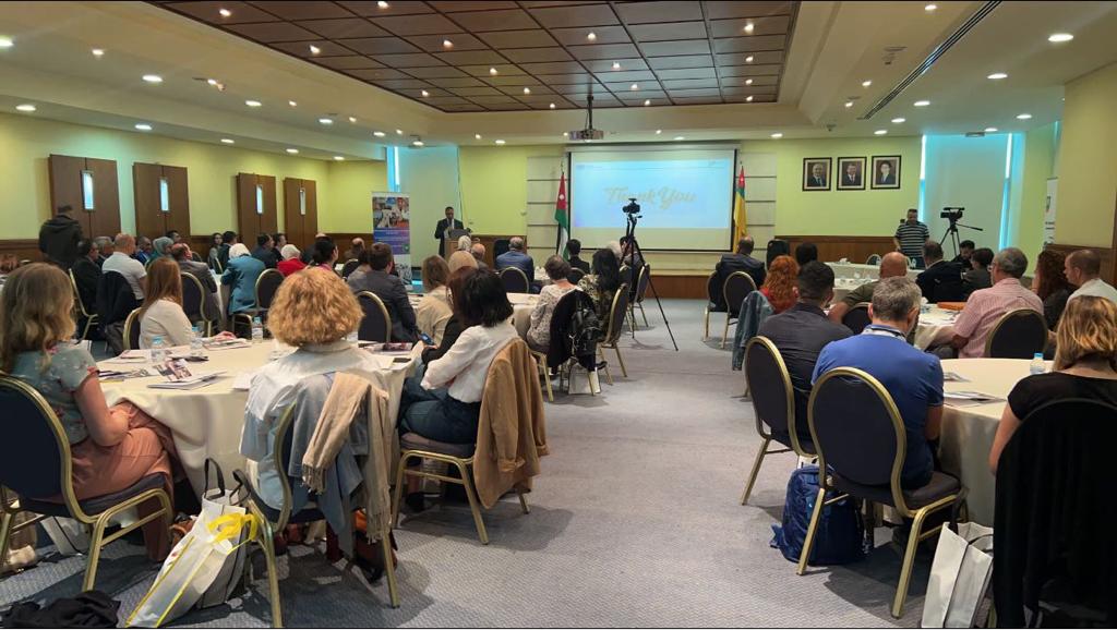 Madar Al-Saa Images 0.713138642513516