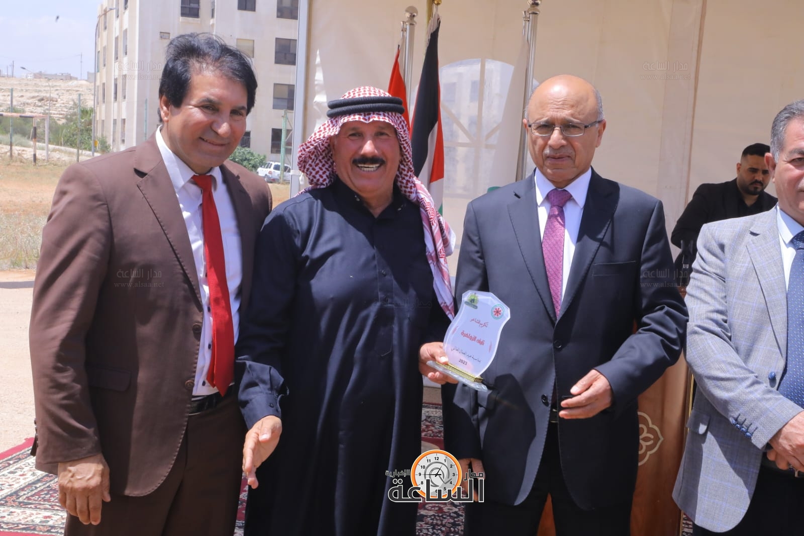 Madar Al-Saa Images 0.46266699047518167