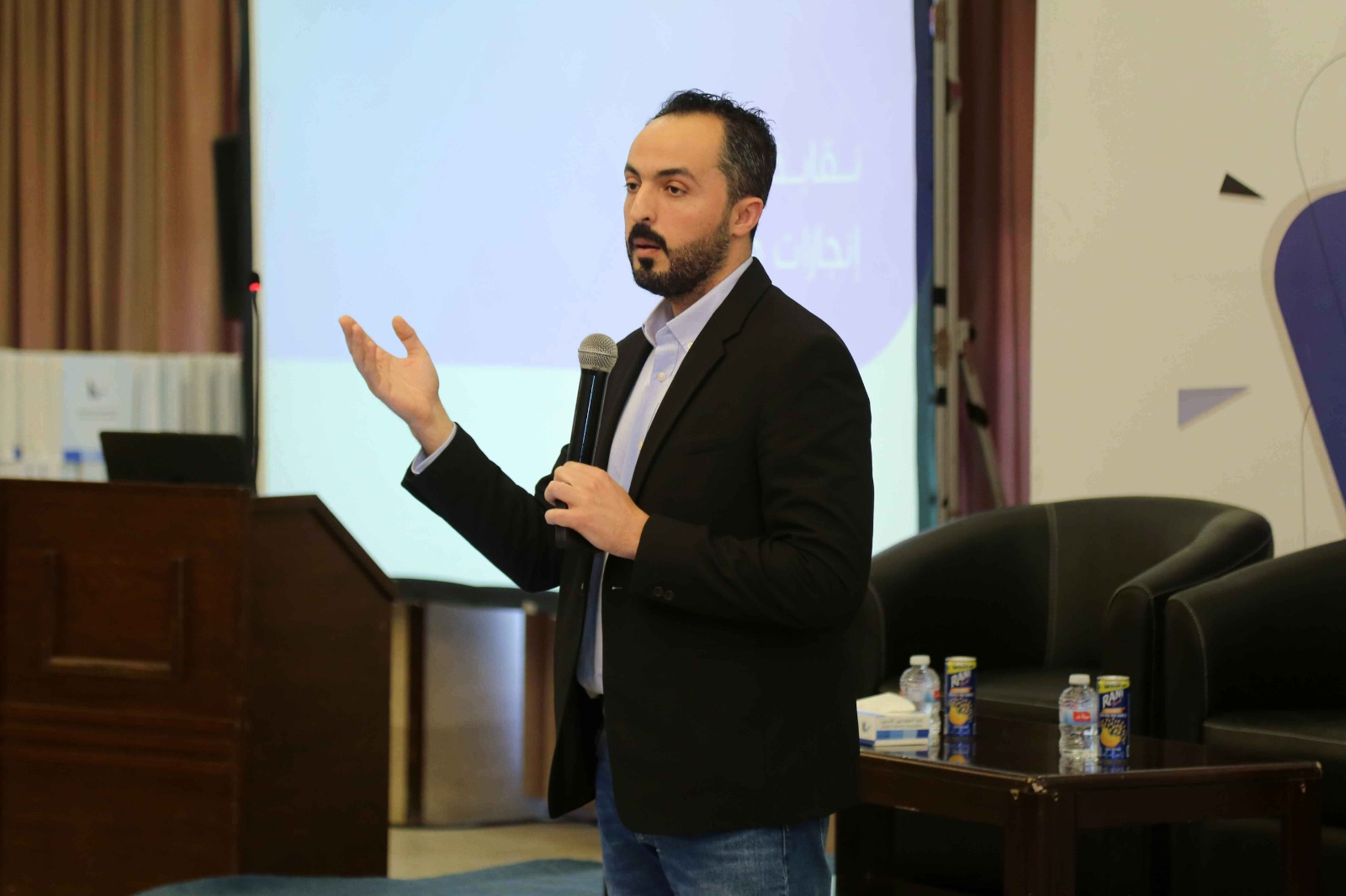 Madar Al-Saa Images 0.9104718489315626