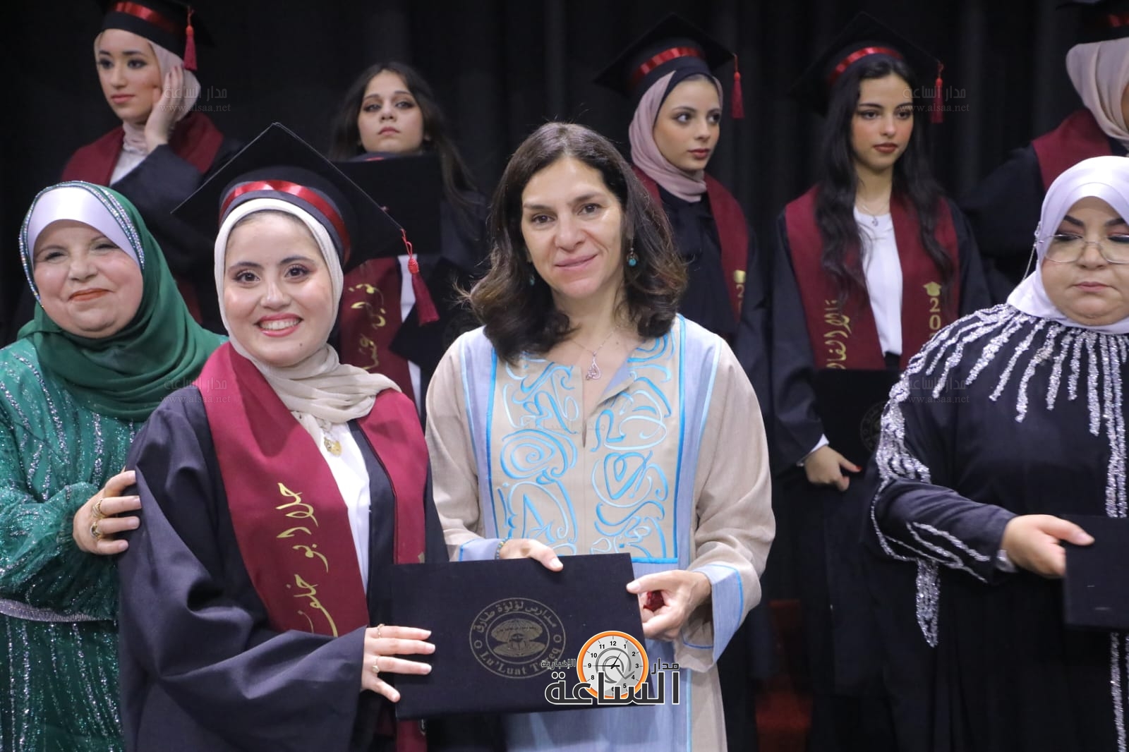 Madar Al-Saa Images 0.4098798179486338