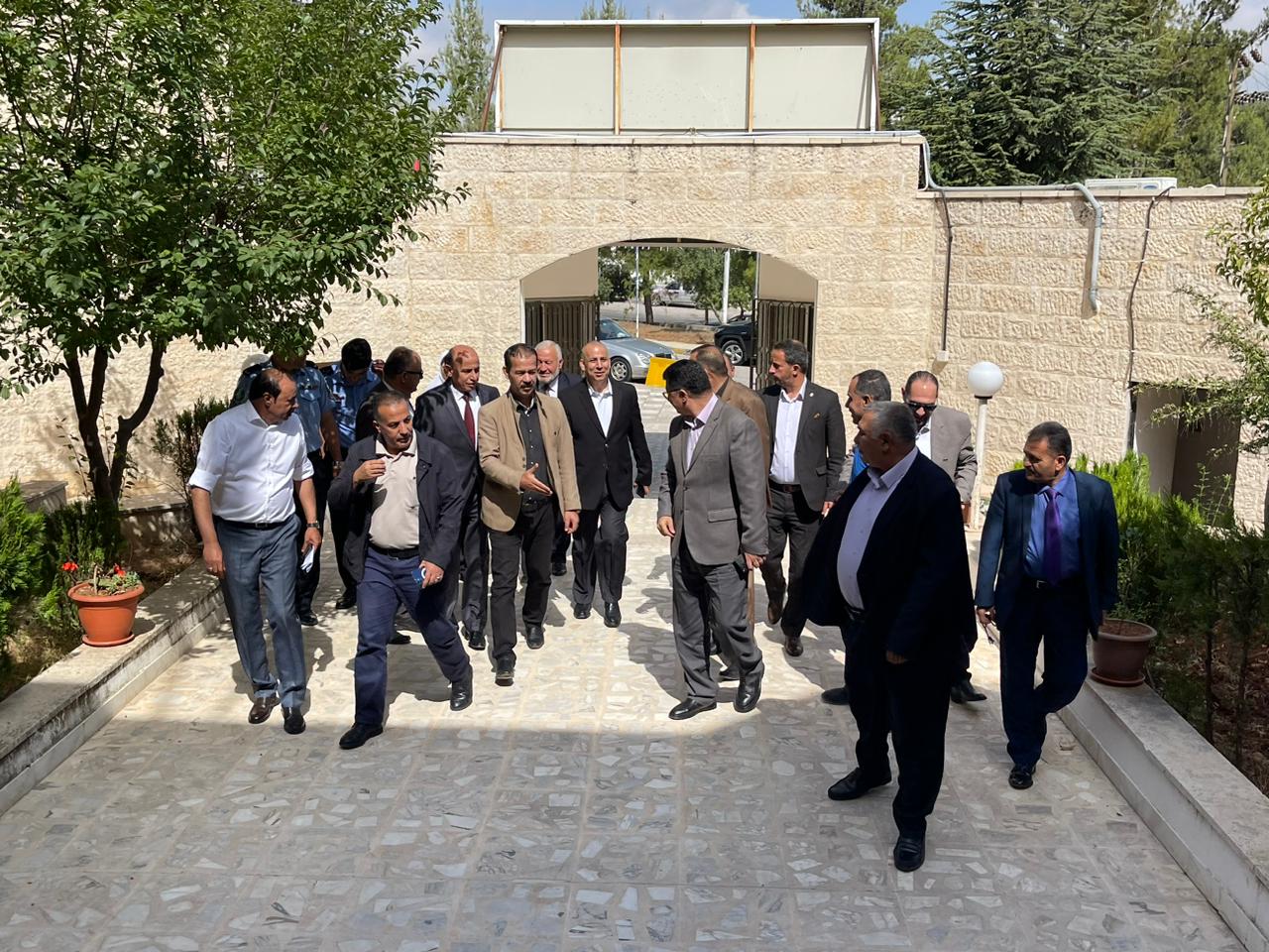 Madar Al-Saa Images 0.8638533276487401