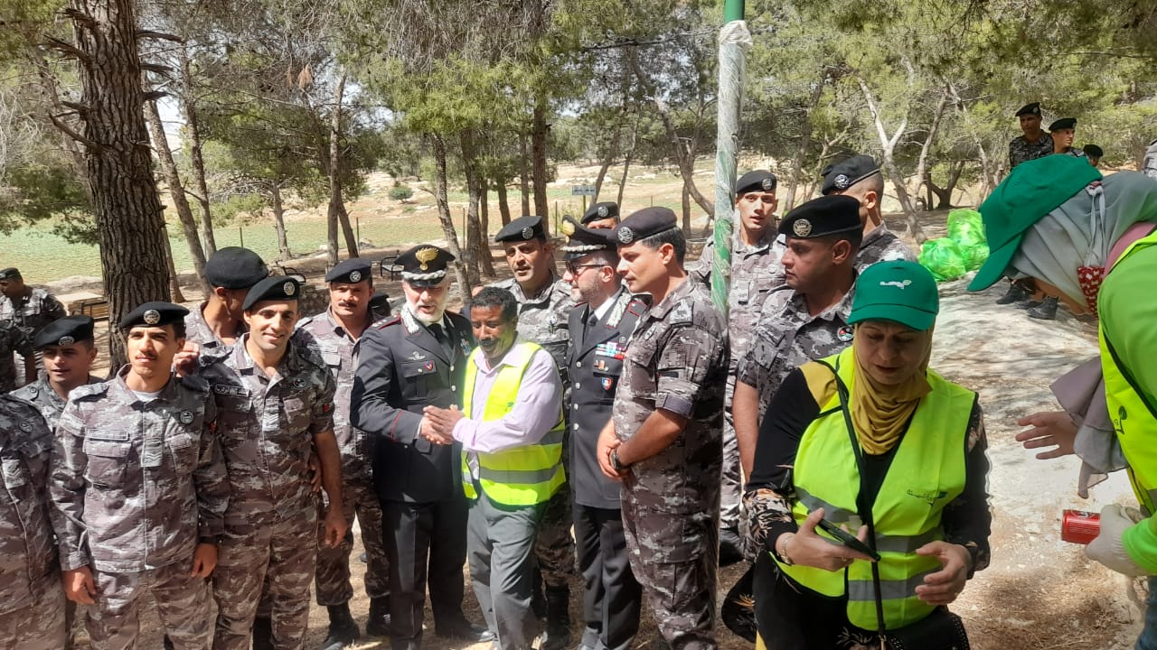 Madar Al-Saa Images 0.8438668600912582