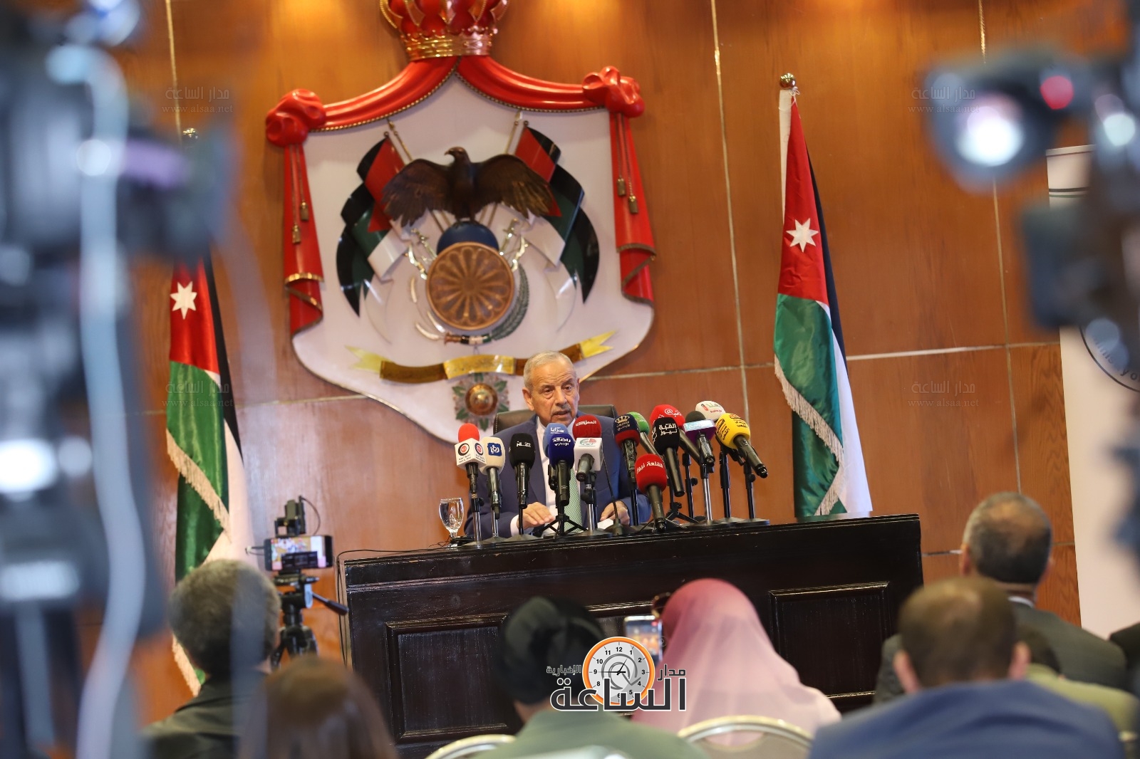 Madar Al-Saa Images 0.6842365899523877