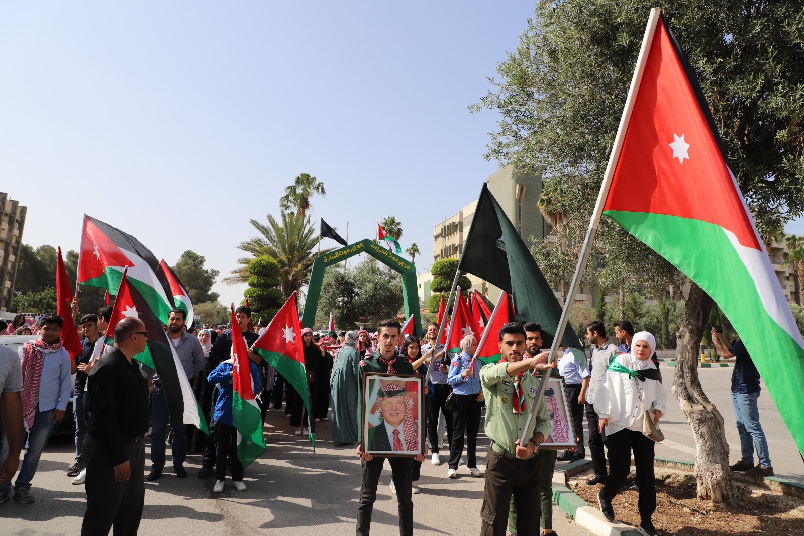 Madar Al-Saa Images 0.07840695230385664