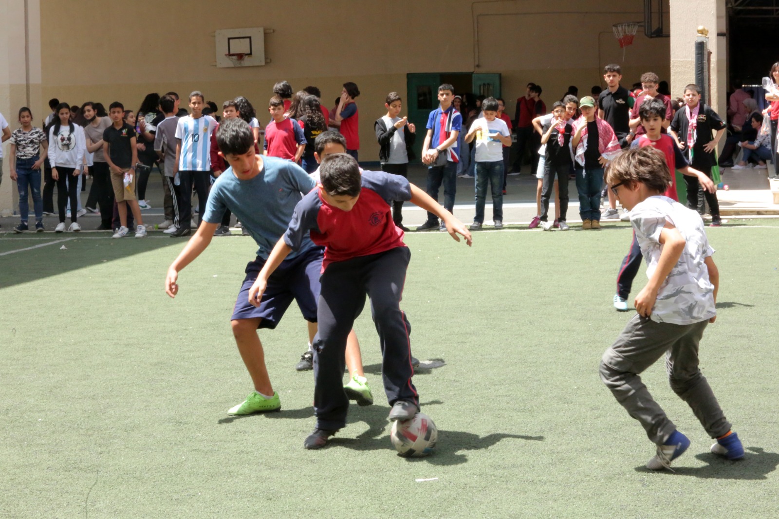 Madar Al-Saa Images 0.38567477444180387