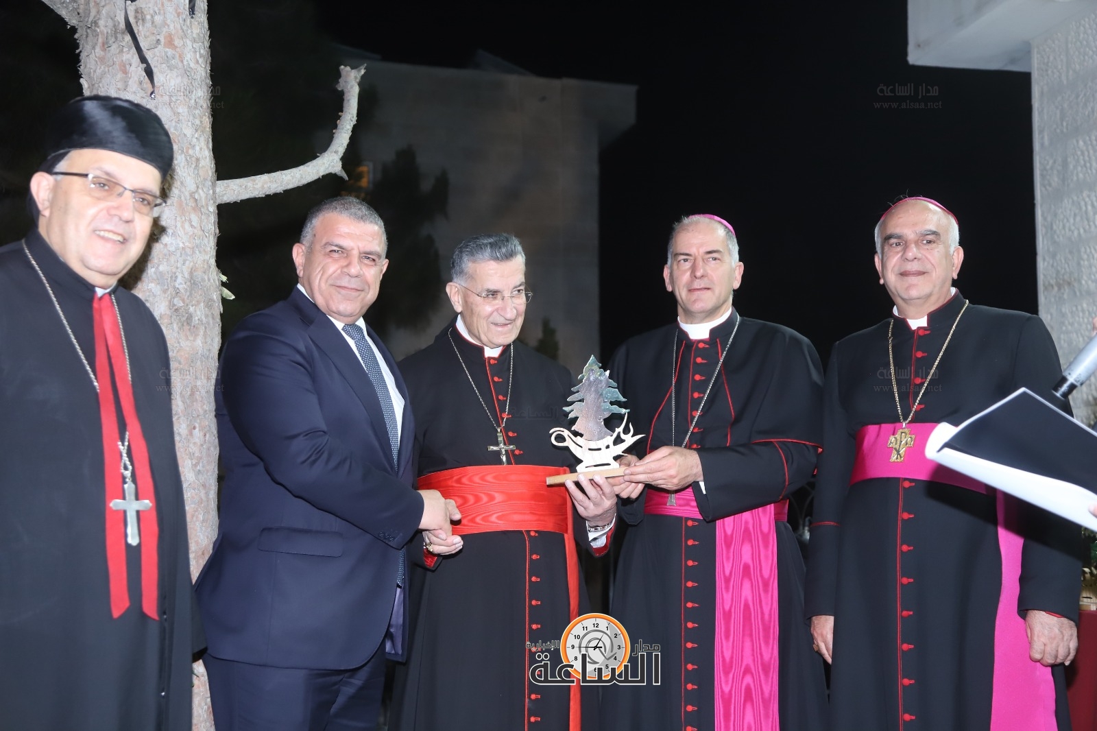 Madar Al-Saa Images 0.8404656295042532