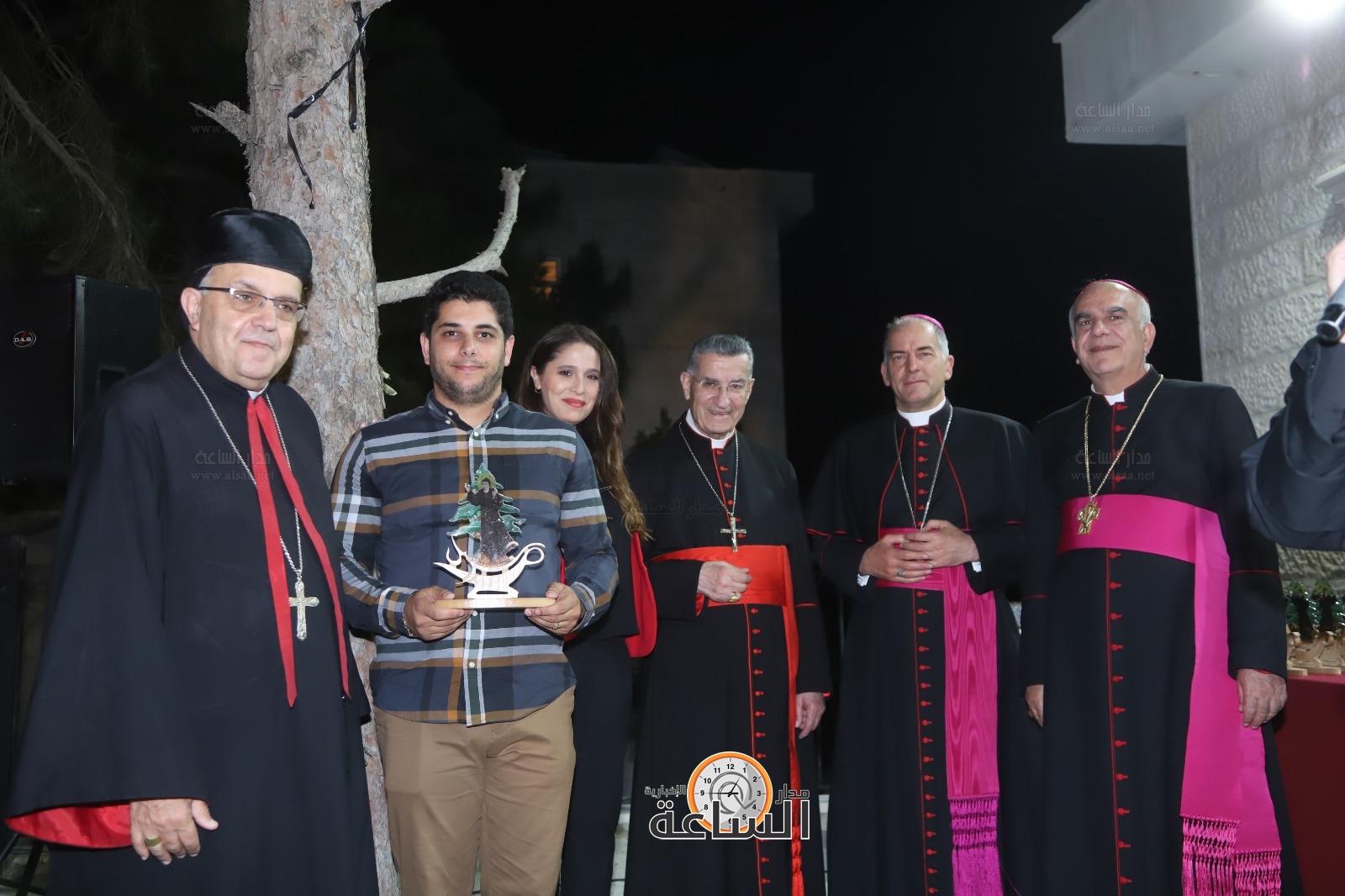 Madar Al-Saa Images 0.7142728721422138