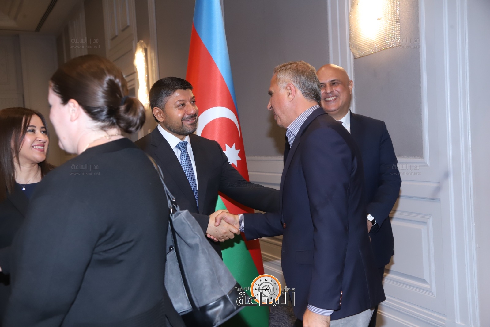 Madar Al-Saa Images 0.3518165549343122