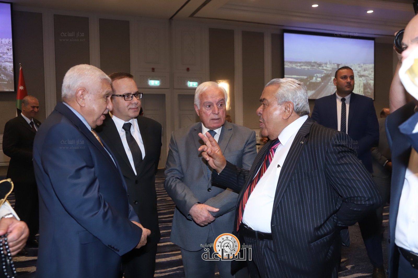 Madar Al-Saa Images 0.4167574154094864