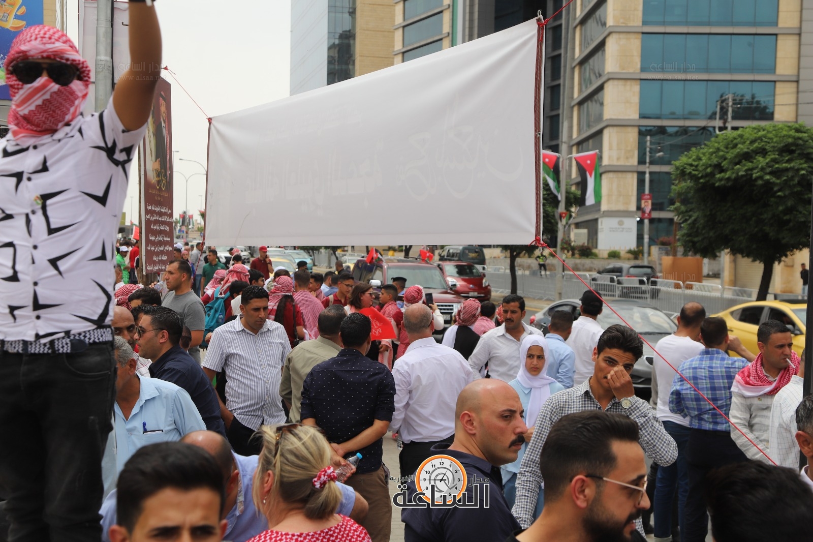 Madar Al-Saa Images 0.4855447406097053