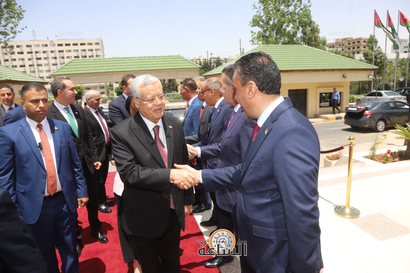 Madar Al-Saa Images 0.4210323976981043