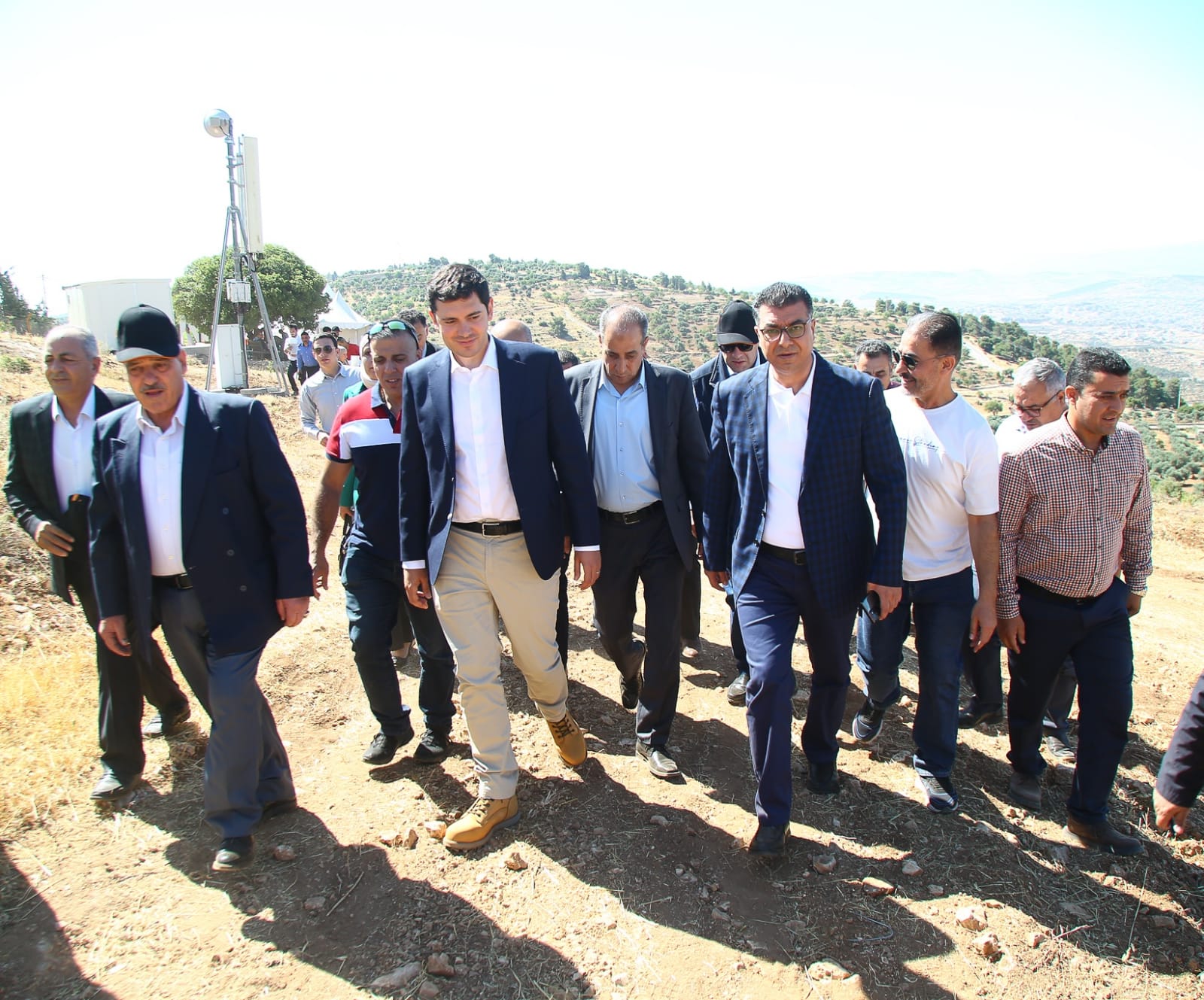 Madar Al-Saa Images 0.47909344998374426