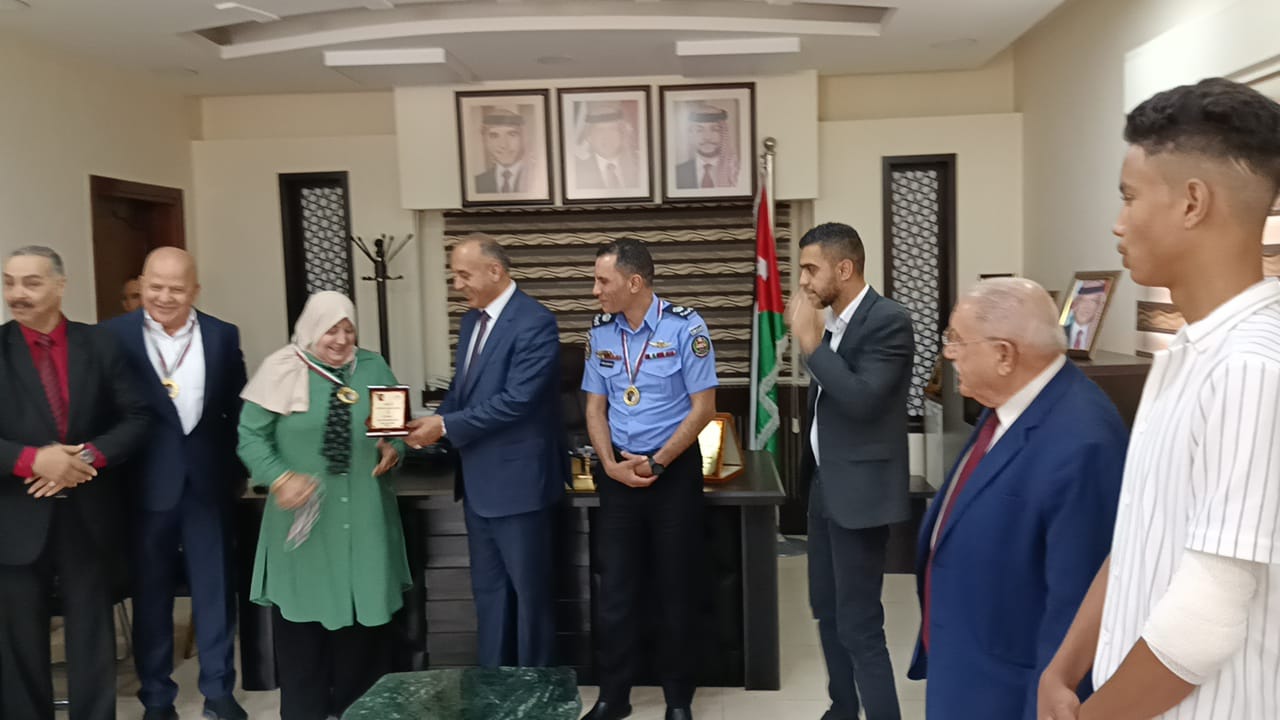 Madar Al-Saa Images 0.4398847085695876