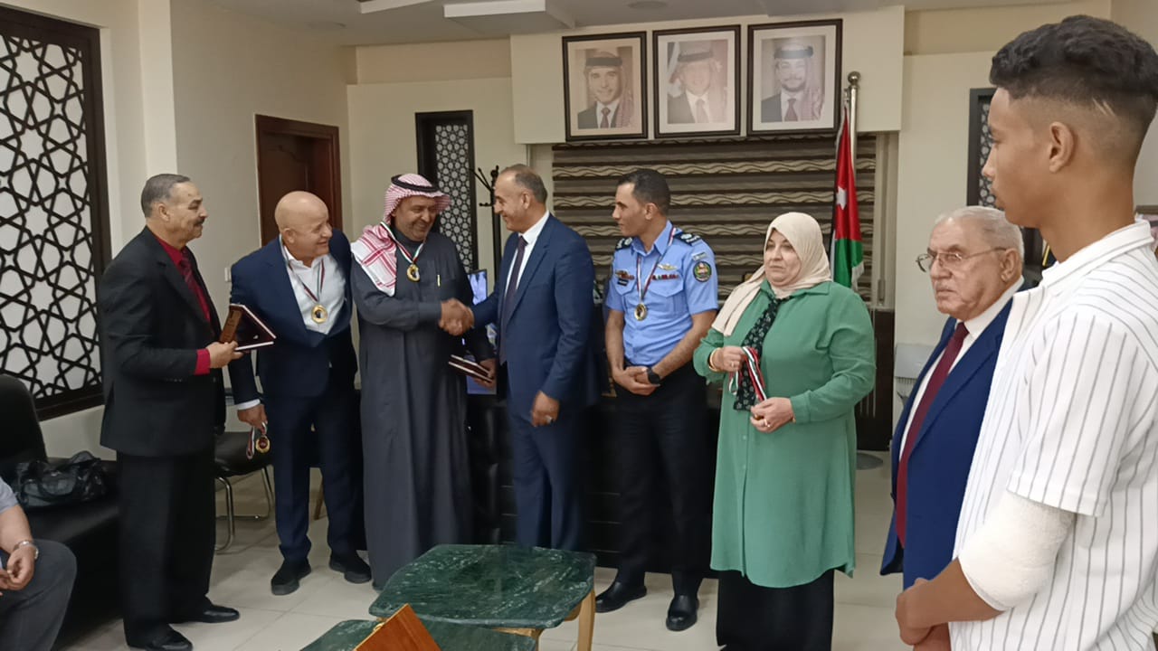 Madar Al-Saa Images 0.4498184123536597