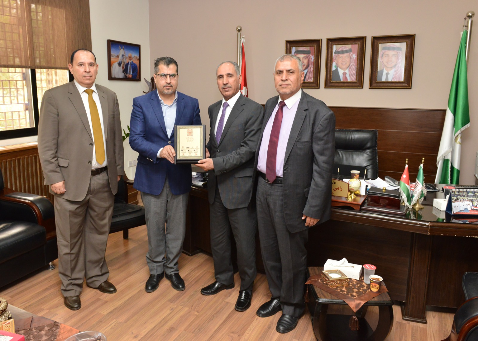 Madar Al-Saa Images 0.5805646959080429