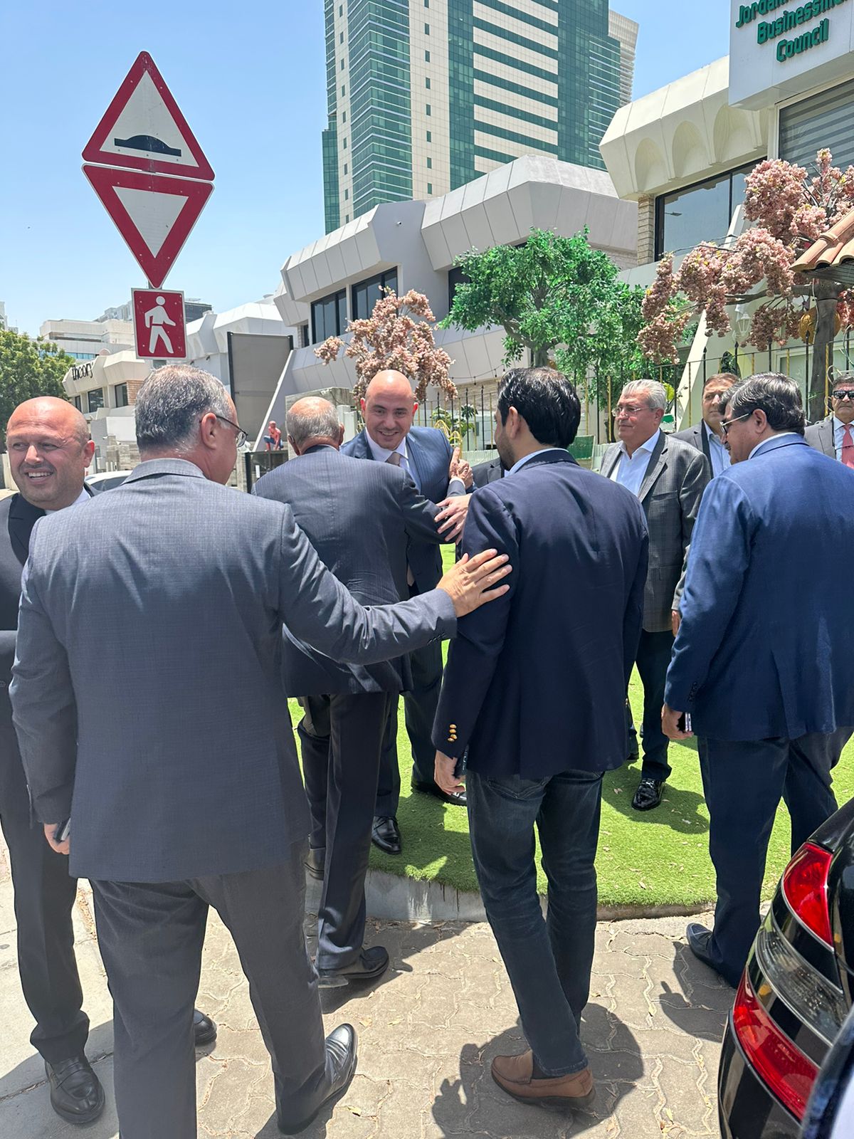 Madar Al-Saa Images 0.6855784535241023