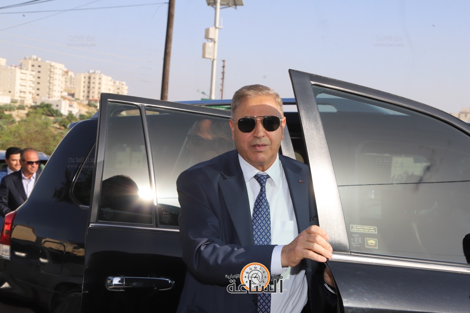 الوزير السابق شحادة ابو هديب