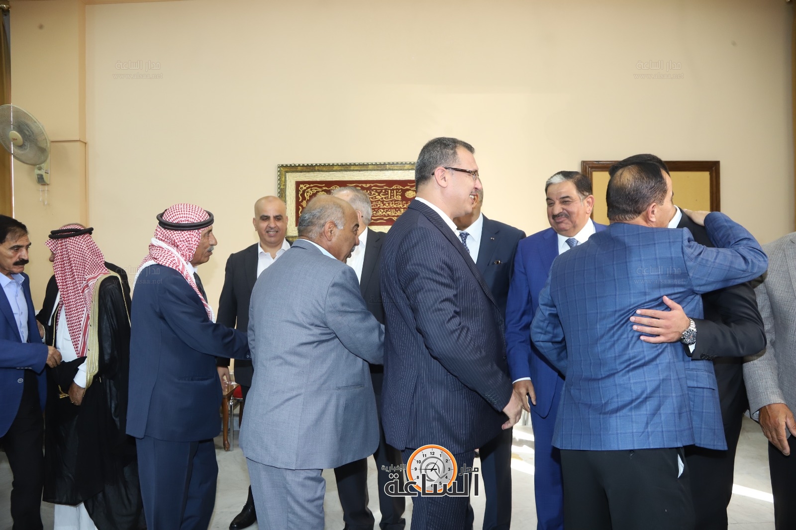 Madar Al-Saa Images 0.9758277375374378