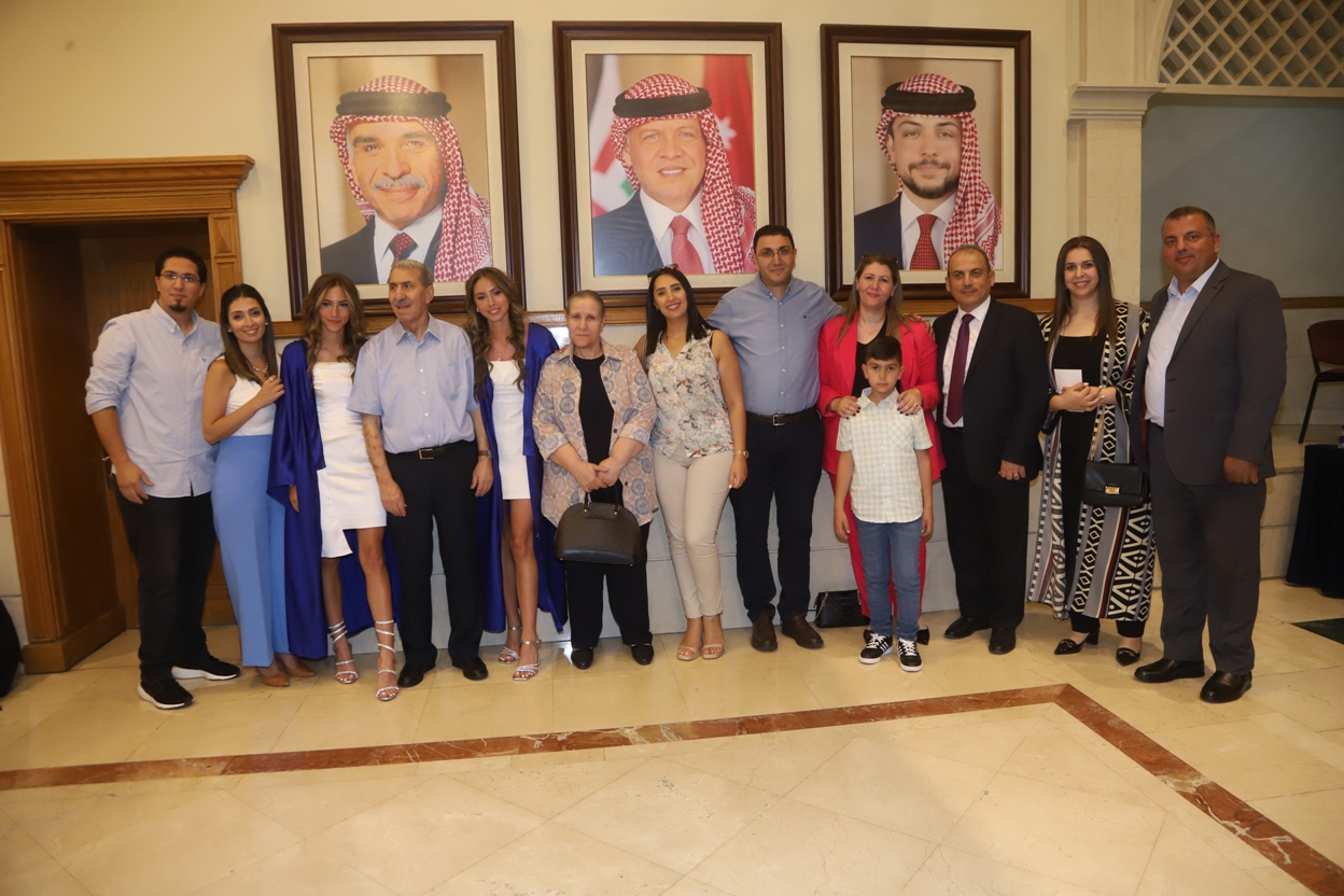 Madar Al-Saa Images 0.4169147505604114