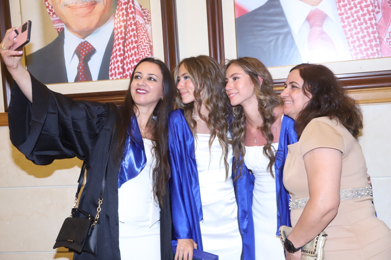 Madar Al-Saa Images 0.7114306331710005