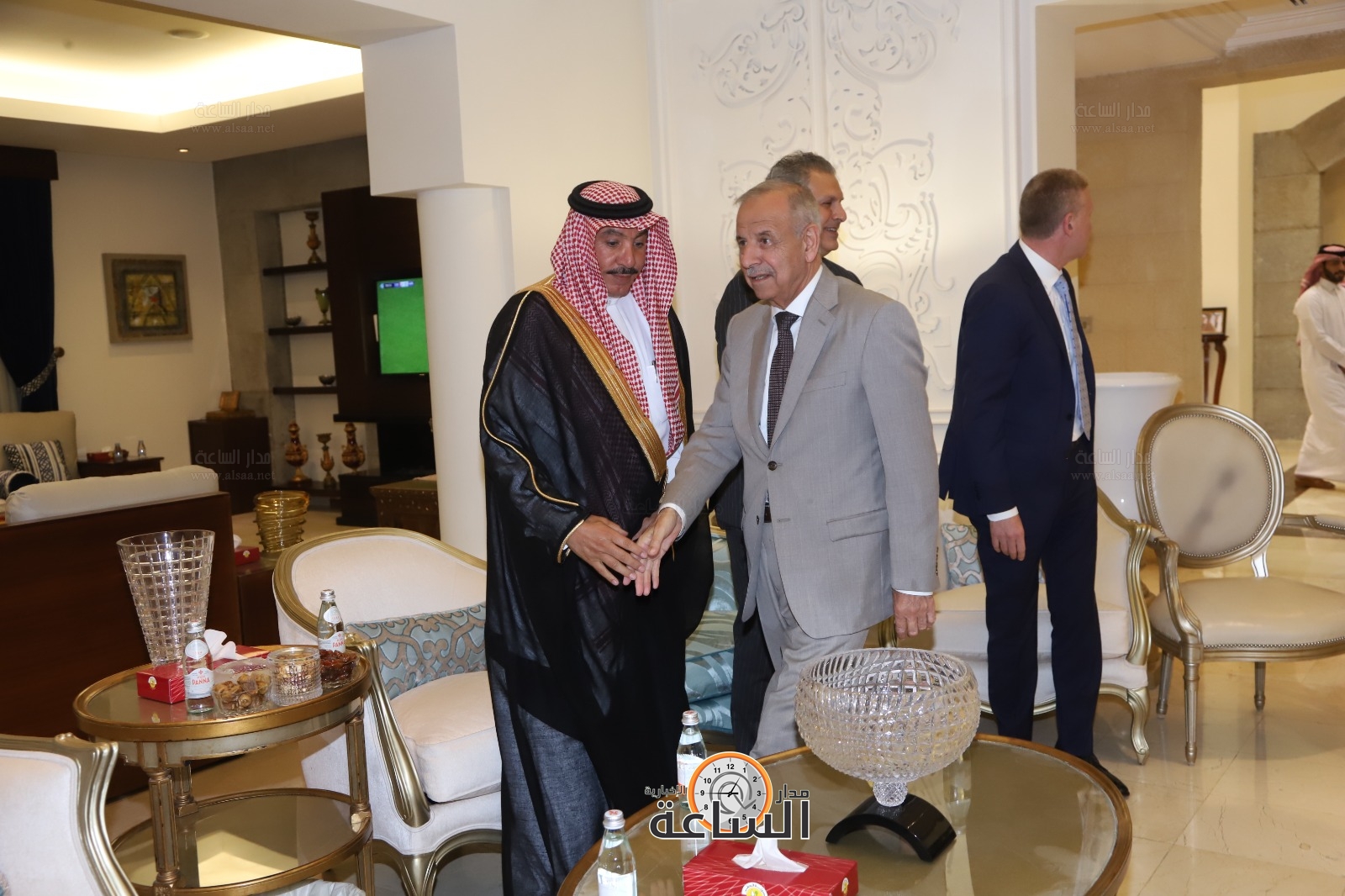 Madar Al-Saa Images 0.5021712955490278