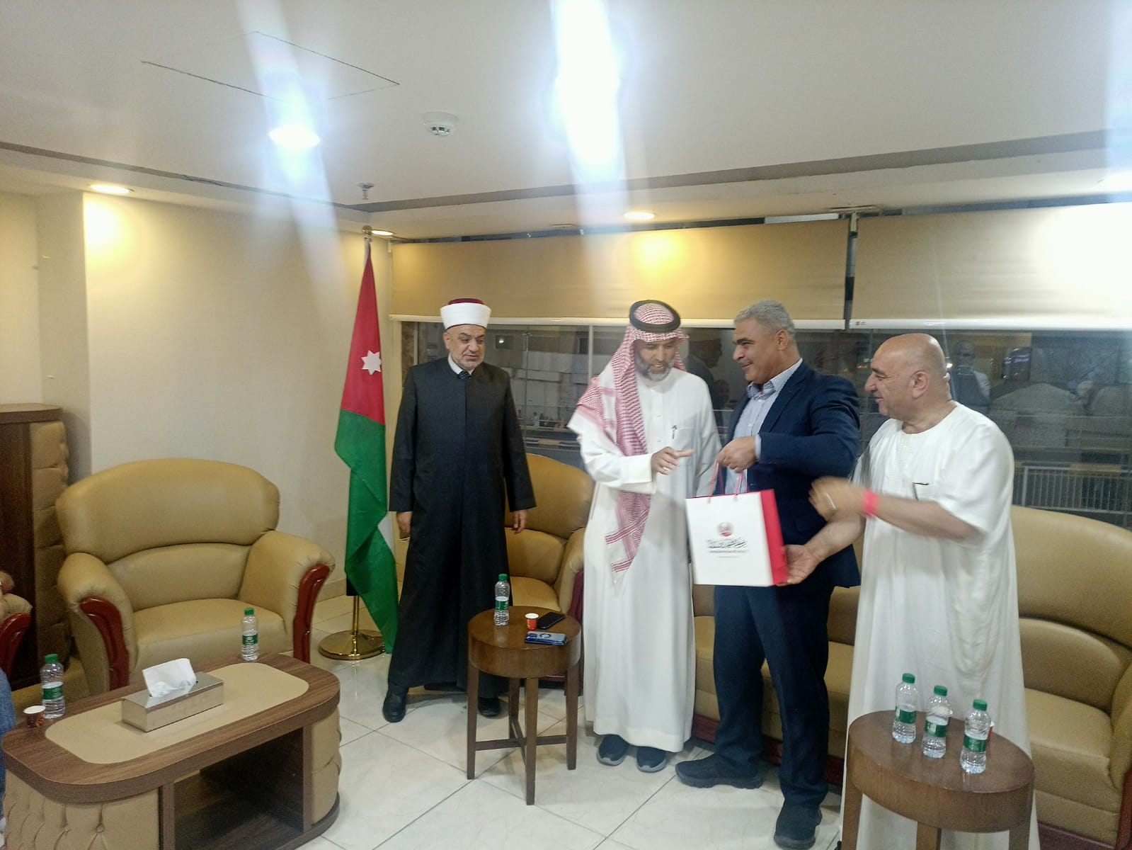 Madar Al-Saa Images 0.4683591148529219