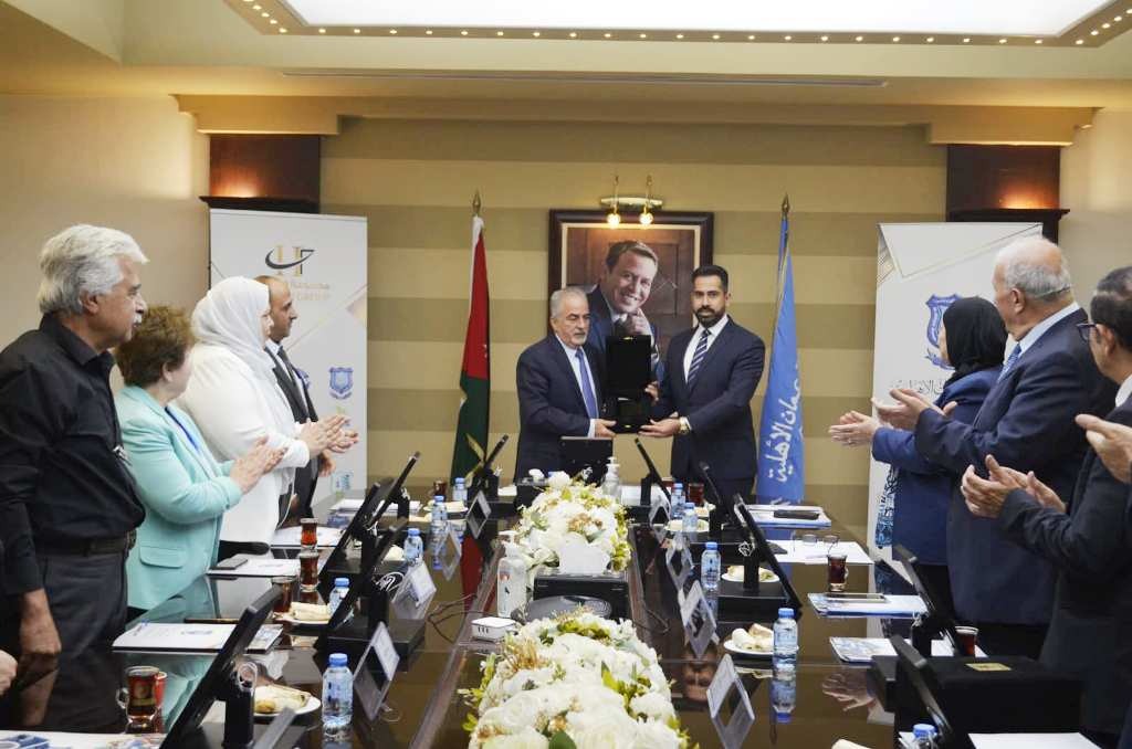 Madar Al-Saa Images 0.894587401911481