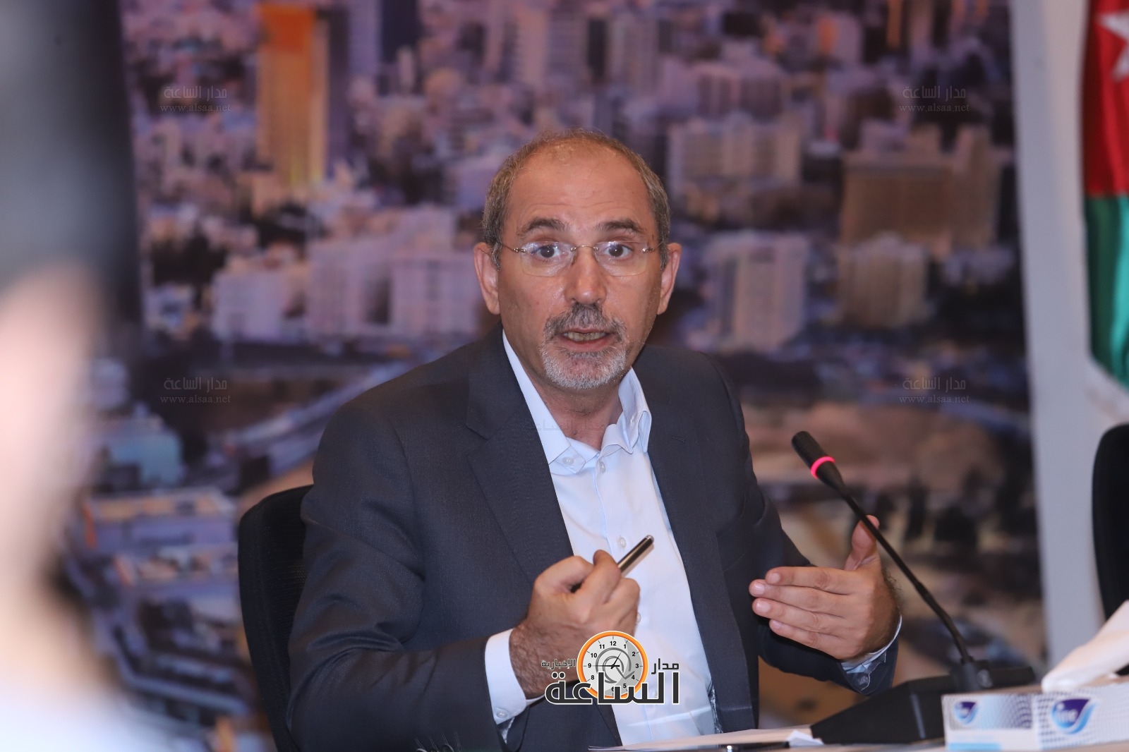 Madar Al-Saa Images 0.2096372246446172