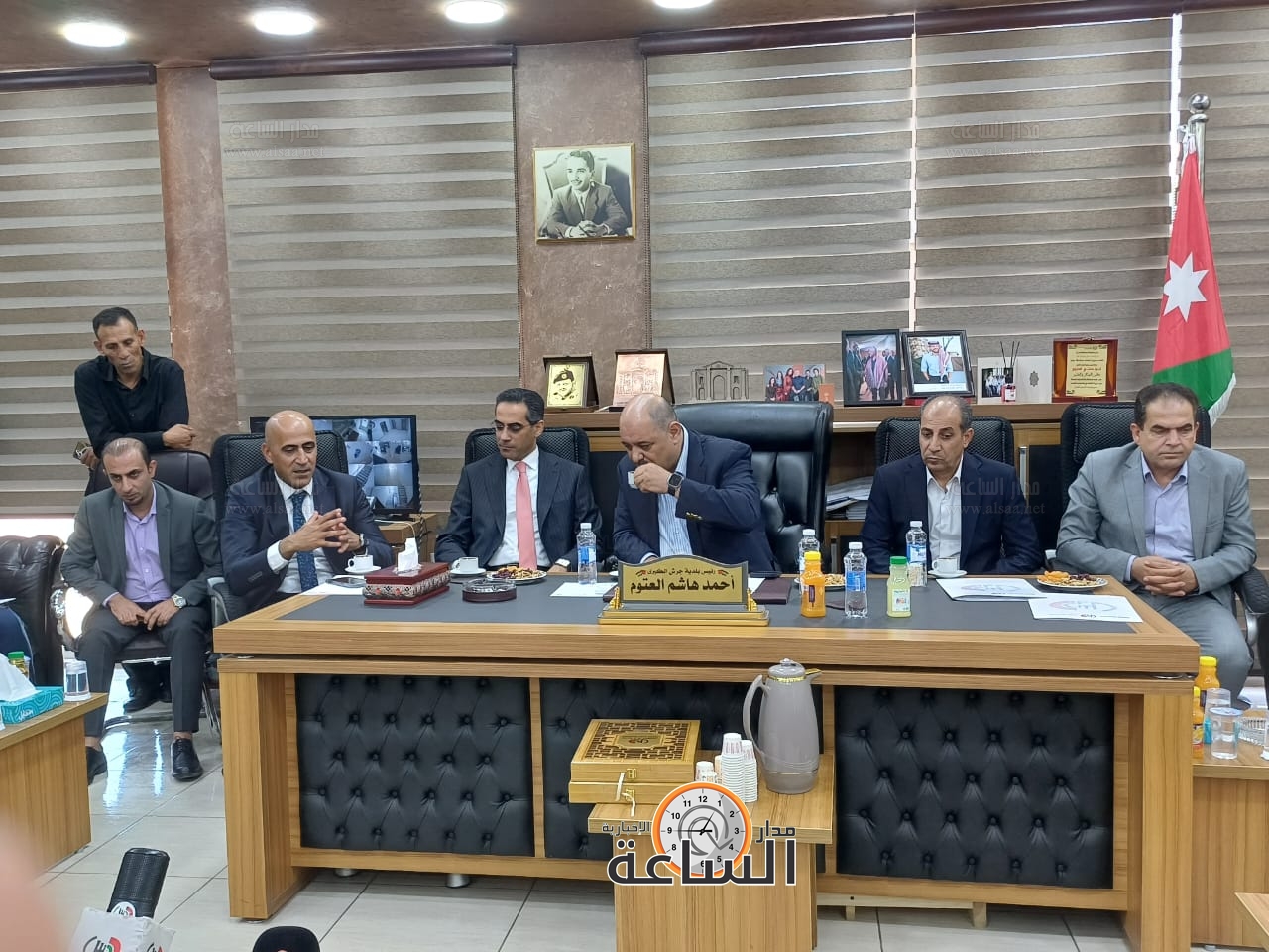 Madar Al-Saa Images 0.10053047688025729