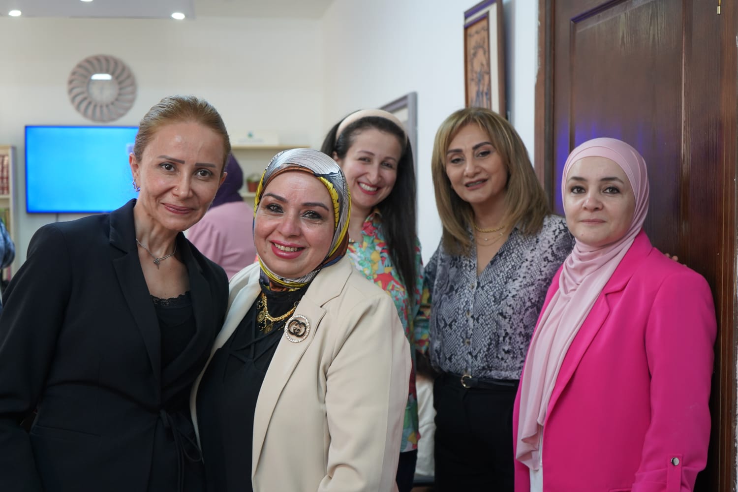 Madar Al-Saa Images 0.9535191184755707