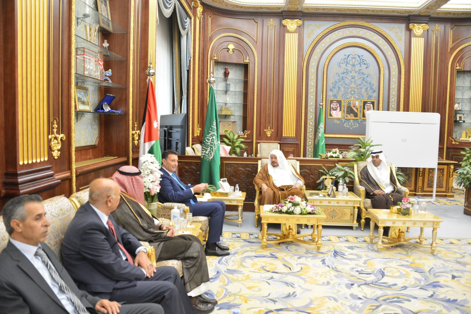 Madar Al-Saa Images 0.6183889450927518