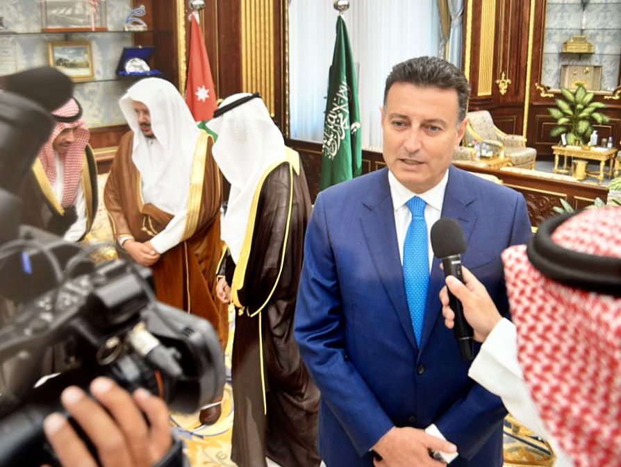 Madar Al-Saa Images 0.04290709359762657