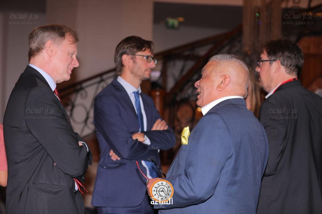 Madar Al-Saa Images 0.48466848576100396