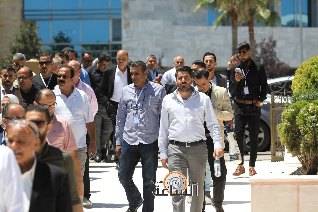 Madar Al-Saa Images 0.6070345162589872