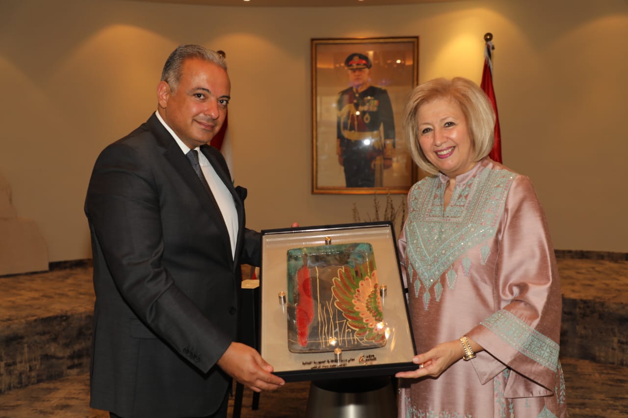 Madar Al-Saa Images 0.13654728286009576