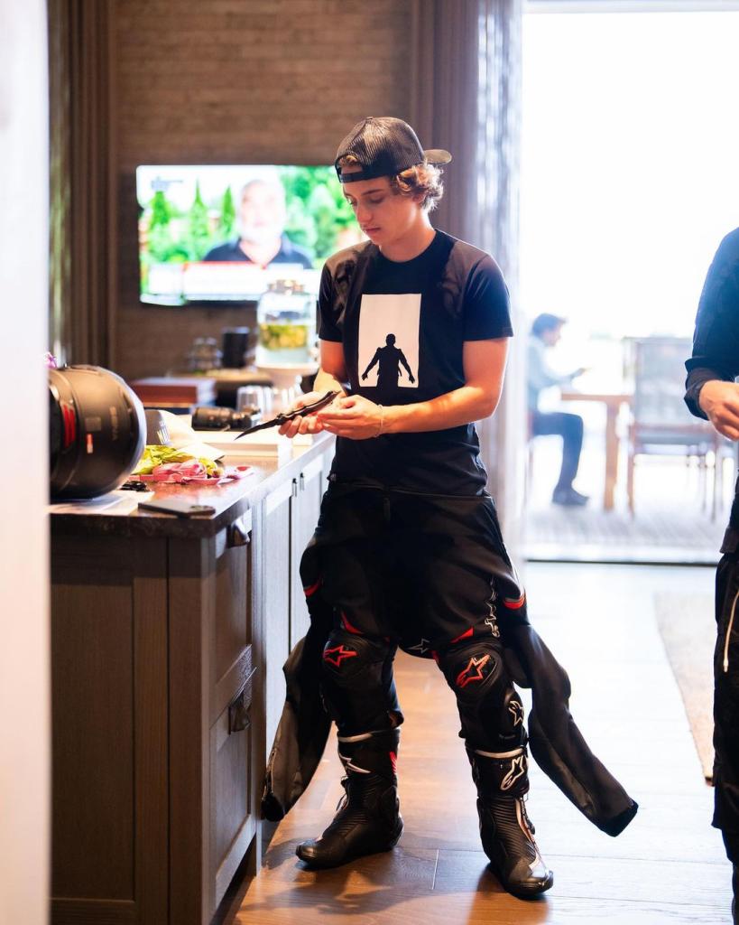 Madar Al-Saa Images 0.04045708537008008