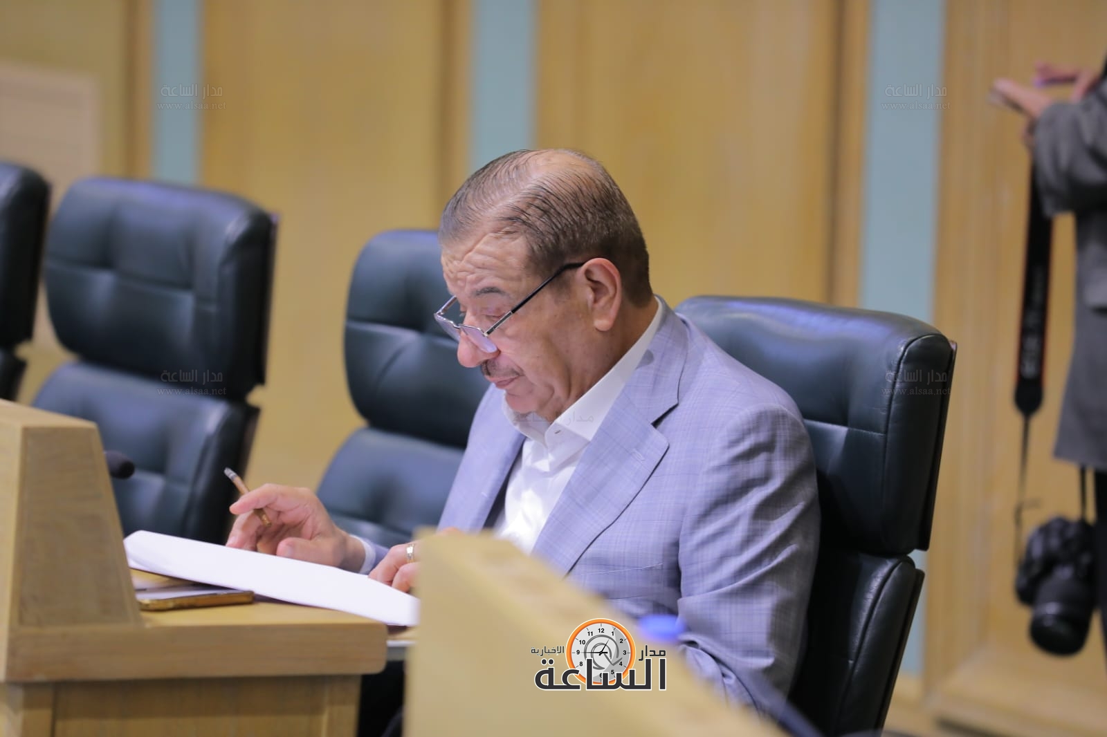 Madar Al-Saa Images 0.007117452832823057