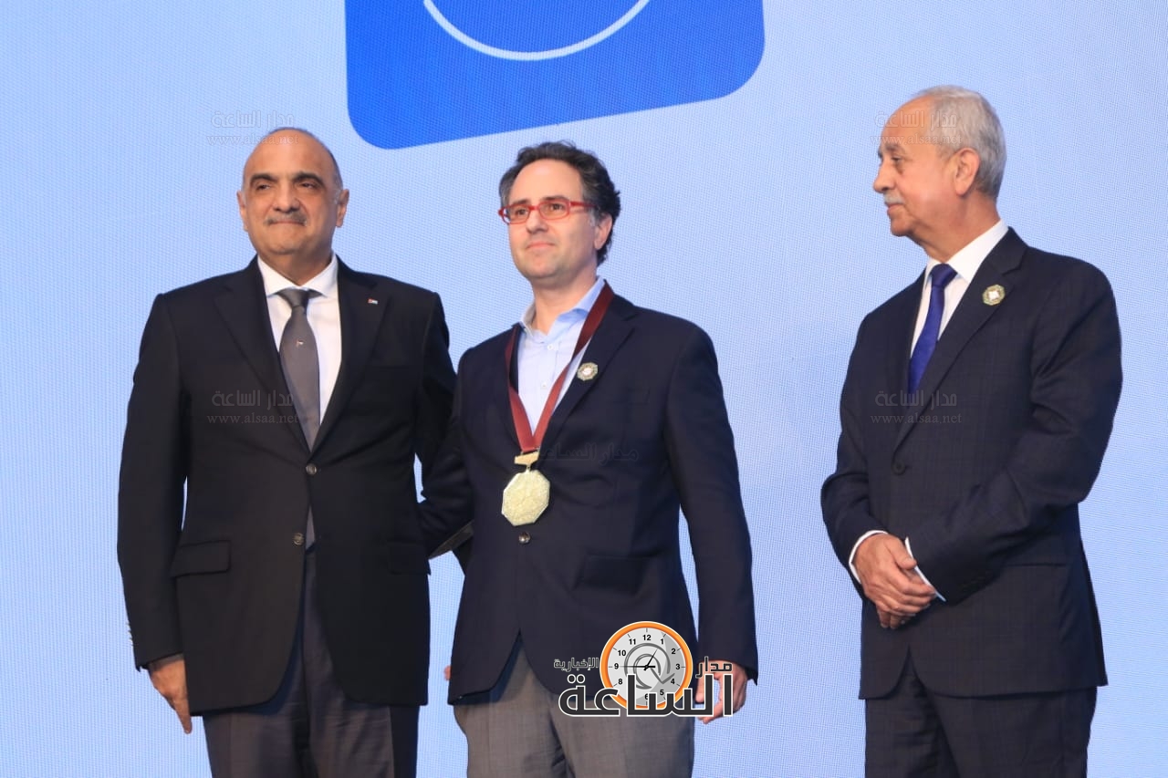 Madar Al-Saa Images 0.7846321259391247