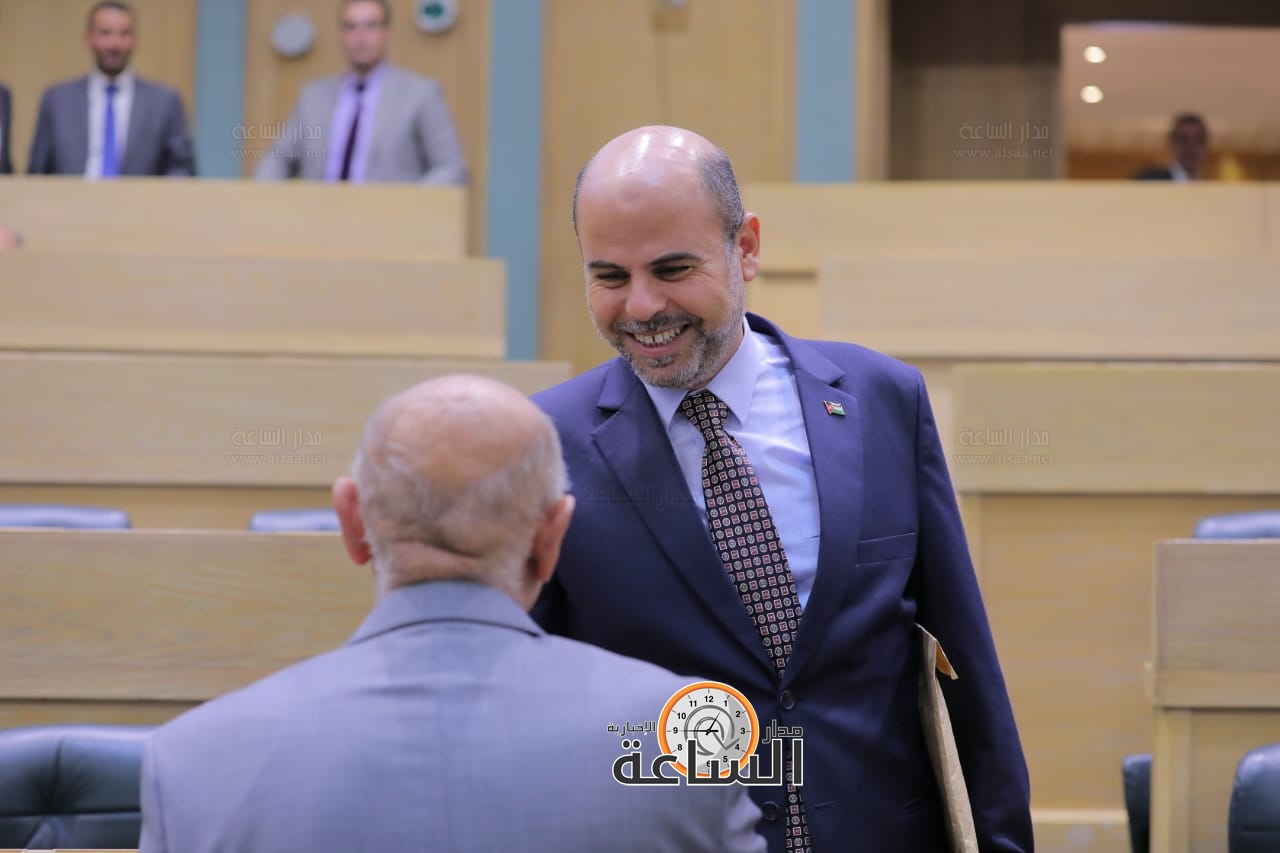 Madar Al-Saa Images 0.4363639407885136