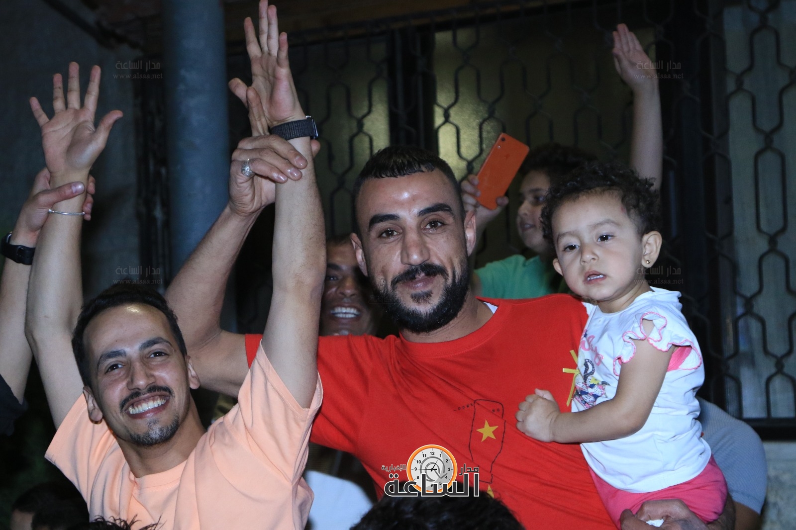 Madar Al-Saa Images 0.8957325038986762