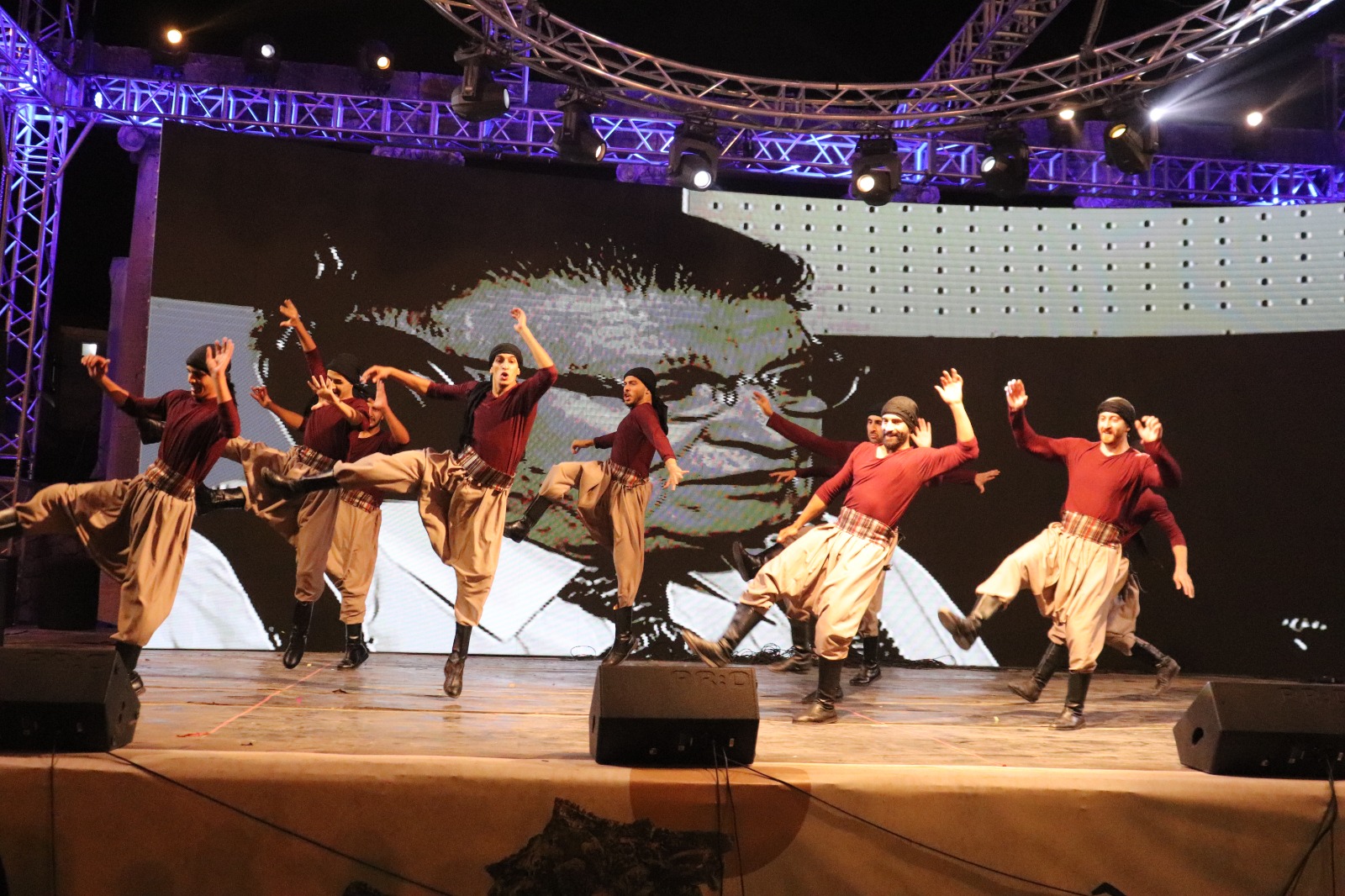 Madar Al-Saa Images 0.8779772400703008