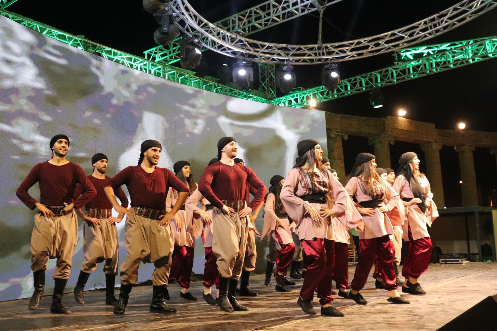 Madar Al-Saa Images 0.16793516309884016