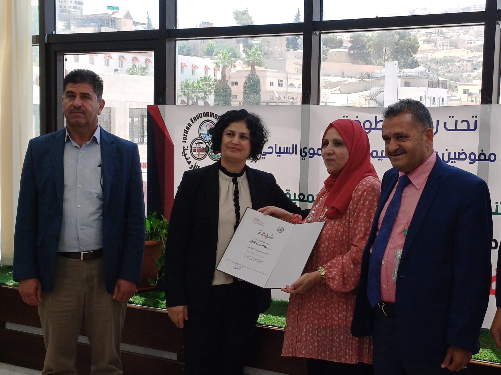 Madar Al-Saa Images 0.742684496255297