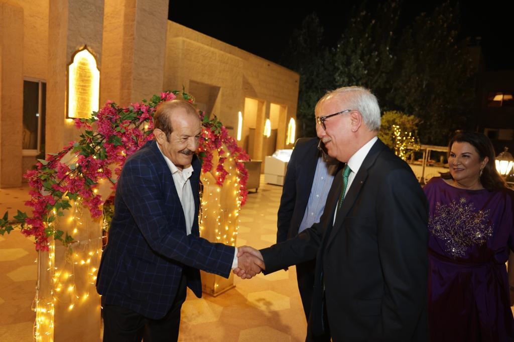 Madar Al-Saa Images 0.543970411824352