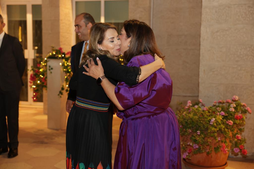 Madar Al-Saa Images 0.7459060529983068