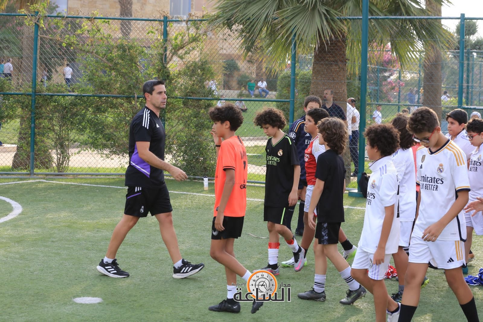 Madar Al-Saa Images 0.22455747331832487